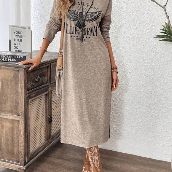 Relaxed Graphic Maxi Dress in Taupe - Picture 3 of 8